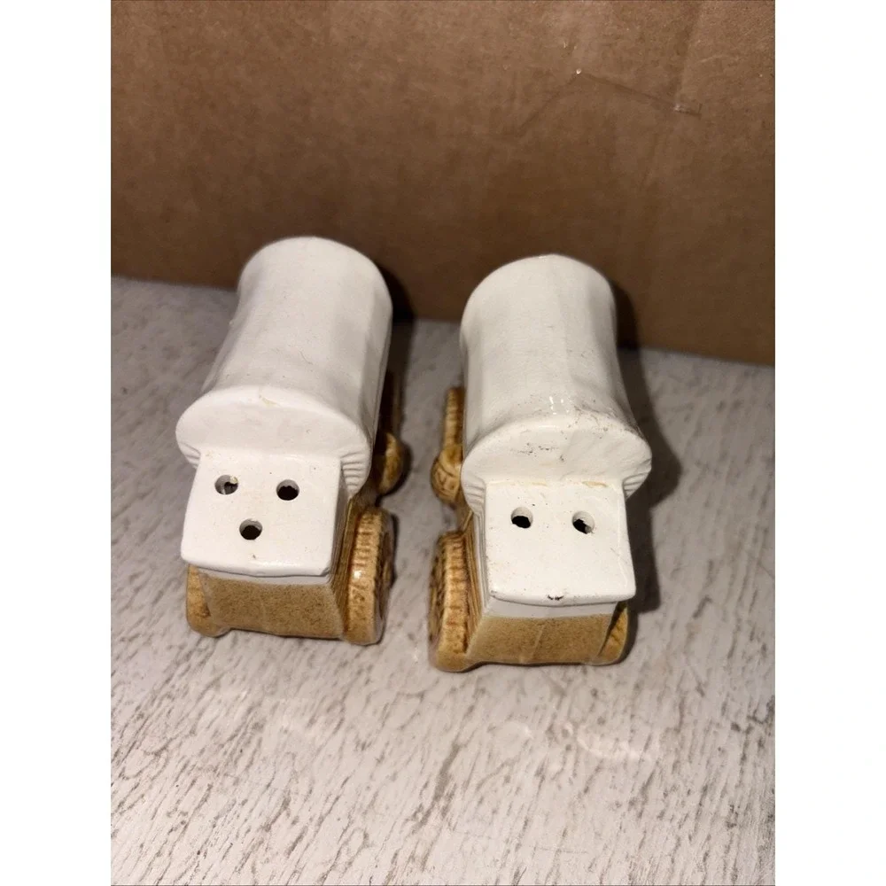 Vintage Covered Wagon Salt And Pepper Shakers Made In Japan Victoria Ceramics